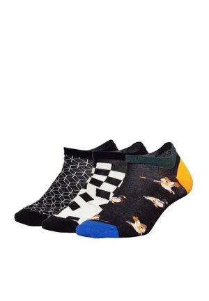 Drie paar enkelsokken: één met een zwart honingraatpatroon, één met een damborddesign en één met kleurrijke vogelpatronen.