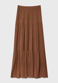 Rjava maksiskirt z tremi plastmi ruffles, z gubanim pasom in mehkim, tekočim materialom. Ima preprost dizajn brez dodatnih poudarkov.