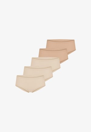 Fünf Paar nahtlose Hipster-Damenslips in verschiedenen Beigetönen, diagonal auf weißem Hintergrund angeordnet.