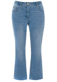 Jeans flare in denim blu chiaro con un classico design a cinque tasche. Presentano una chiusura con bottone e una leggera texture con una finitura leggermente sbiadita.