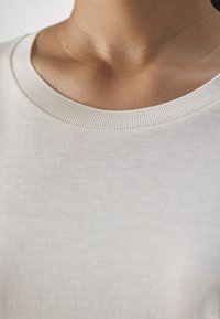 DRYKORN CESIDIE - Topper langermet - off white