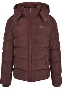 Chaqueta acolchada burdeos con capucha desmontable, cierre frontal con cremallera, puños acanalados y bolsillos laterales; presenta textura acolchada y acento de logo.