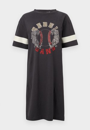 Vestito nero a maniche corte con strisce bianche sulle maniche, grafica di due tigri che guardano una palla da baseball rossa e scritta "Rebel Gang" sul davanti.