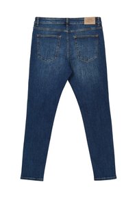 Jeans in denim blu scuro con una silhouette aderente, dotati di due tasche posteriori e un'etichetta cucita sulla cintura. Usura minima visibile.