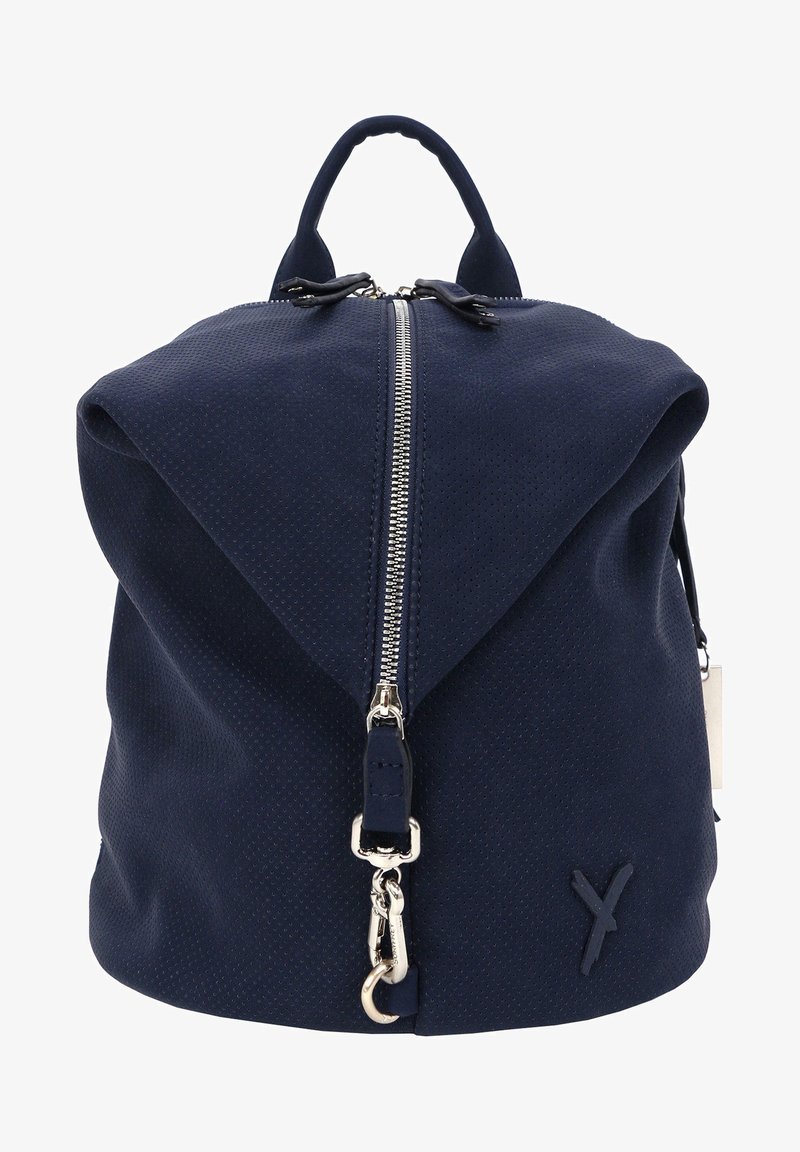 Sac à dos texturé bleu marine avec fermeture éclair centrale argentée, poignée supérieure et petit porte-clés métallique attaché près du curseur de la fermeture.