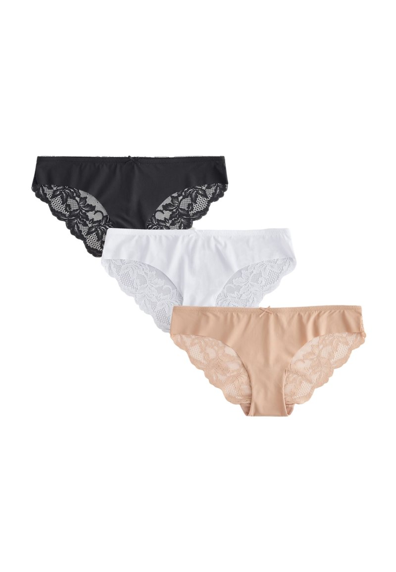 Set de panties para mujer con encaje en negro, blanco y tono nude. Cada uno presenta una tela suave y bordes festoneados en un diseño clásico de braguita.