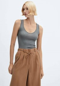 Mango - Spodnie materiałowe