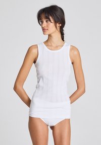 Unselected, white