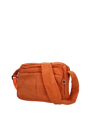Borsa a tracolla in tessuto arancione con molteplici scomparti con zip e tracolla regolabile, mostrata su sfondo bianco.