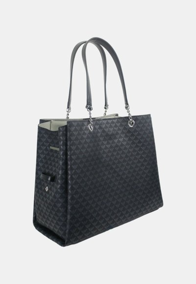 Schwarze Tragetasche mit strukturiertem Muster, zwei langen Henkel, silbernen Akzenten und einer Außentasche. Hergestellt aus strapazierfähigem synthetischem Material.