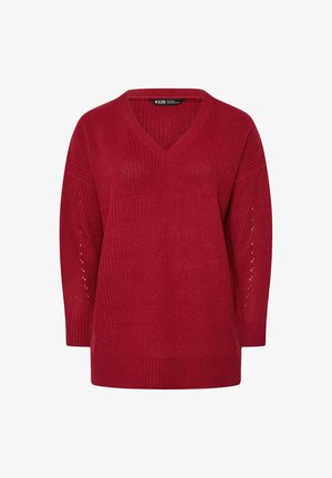 Pull en laine rouge avec un décolleté en V, des manches longues et une coupe ample. Il présente un tissu texturé et des détails en tricot ouvert subtils sur les manches.