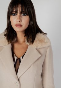 Guess NEW LAURENCE - Manteau classique - Beige/beige - ZALANDO.FR