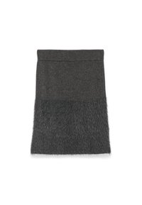Charcoalgrijze rok met een geribbelde textuur aan de bovenkant en een zachte, bontachtige onderkant, met een rechte snit en zonder zichtbare sluitingen.