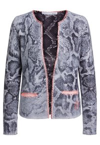 Cardigan en tricot gris avec un motif de serpent, présentant des coutures orange contrastantes le long de l'ouverture à l'avant et deux poches angulaires.