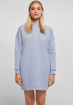 Vaaleansininen hupparimekko, joka on valmistettu pehmeästä kankaasta. Mekossa on kengurutasku, pitkät hihat ja rento istuvuus, jossa on resorit hihansuissa ja helmassa.