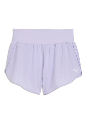 Lyse lilla atletikshorts med bred elastisk talje og lille hvid Puma-logo på det nederste højre ben.