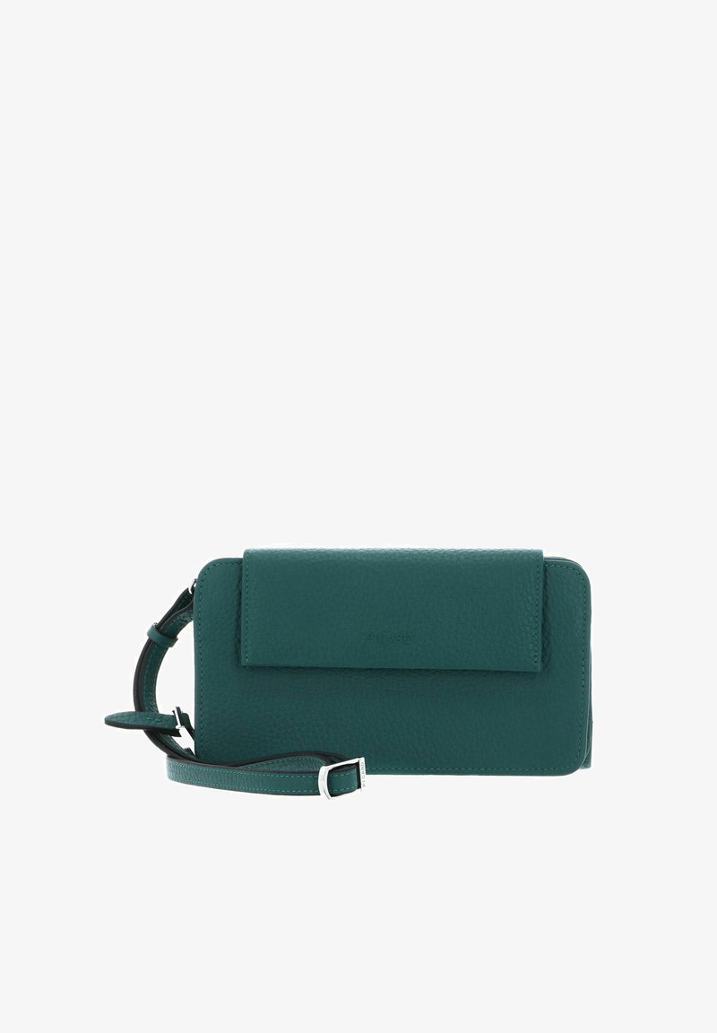 Pochette en cuir texturé turquoise avec poche avant à rabat et bandoulière ajustable avec boucle en argent.