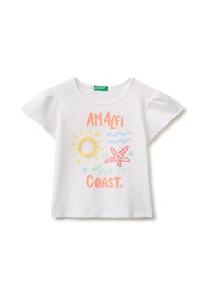 United Colors of Benetton, REGULAR FIT ROUNDNECK T-SHIRT WITH PRINT AND FRINGE APPLICATION... - T-shirt imprimé - white