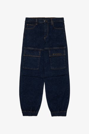 Farkkuhousut tummansinistä denim-kangasta, joissa on joustavat hihnat nilkoissa, useita suuria taskuja ja kontrastiväristä keltaista ommelta. Varustettu kultaisella "MARNI"-logolla.