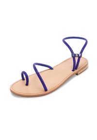 Platte sandaal met bruine leren zool en dunne, sprankelende paarse bandjes. Heeft een lusontwerp en een enkelband met een ronde zilveren accent.