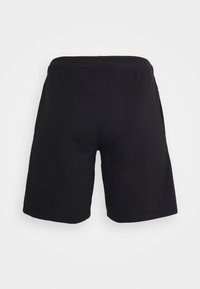 Mustat puuvillashortsit, joissa on joustava vyötärö, sileä rakenne ja suora leikkaus, ilman näkyviä logoja tai kuvioita.