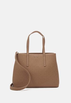 Calvin Klein MUST TOTE EPI - Sac à main - safari