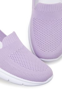 LASCANA Trainers - flieder