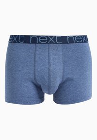 Blå bomullsboxershorts med en mörkblå elastisk midja som har ordet "next" i ljusblå bokstäver, slät textur och åtsittande design.