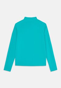 Turquoise langemouwen top met een hoge kraag, met een gladde textuur en een eenvoudig ontwerp. Geen zichtbare logo's of patronen.