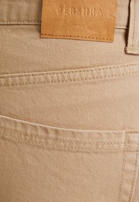 Bershka Flared-farkut - beige