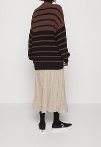 Monki Stickad tröja - dark grey