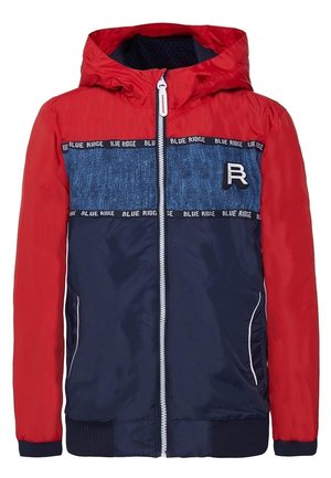 Röd och marinblå vindjacka med huva, med detaljer i denim, framlåsning och ribbade ärmslut. "BLUE RIDGE"-logotyp ingår.