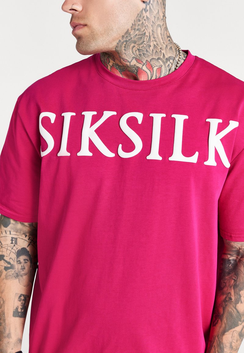 Herren T-Shirts basic | SIKSILK DROP SHOULDER RELAXED FIT TEE T-Shirt print pink - LS52696 Herren T-Shirts basic | SIKSILK DROP SHOULDER RELAXED FIT TEE T-Shirt print pink - LS52696