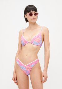 Hollister Co. FLAT SKINNY STRAP PLUNGE UNDERWIRE  - Bikini top - pink