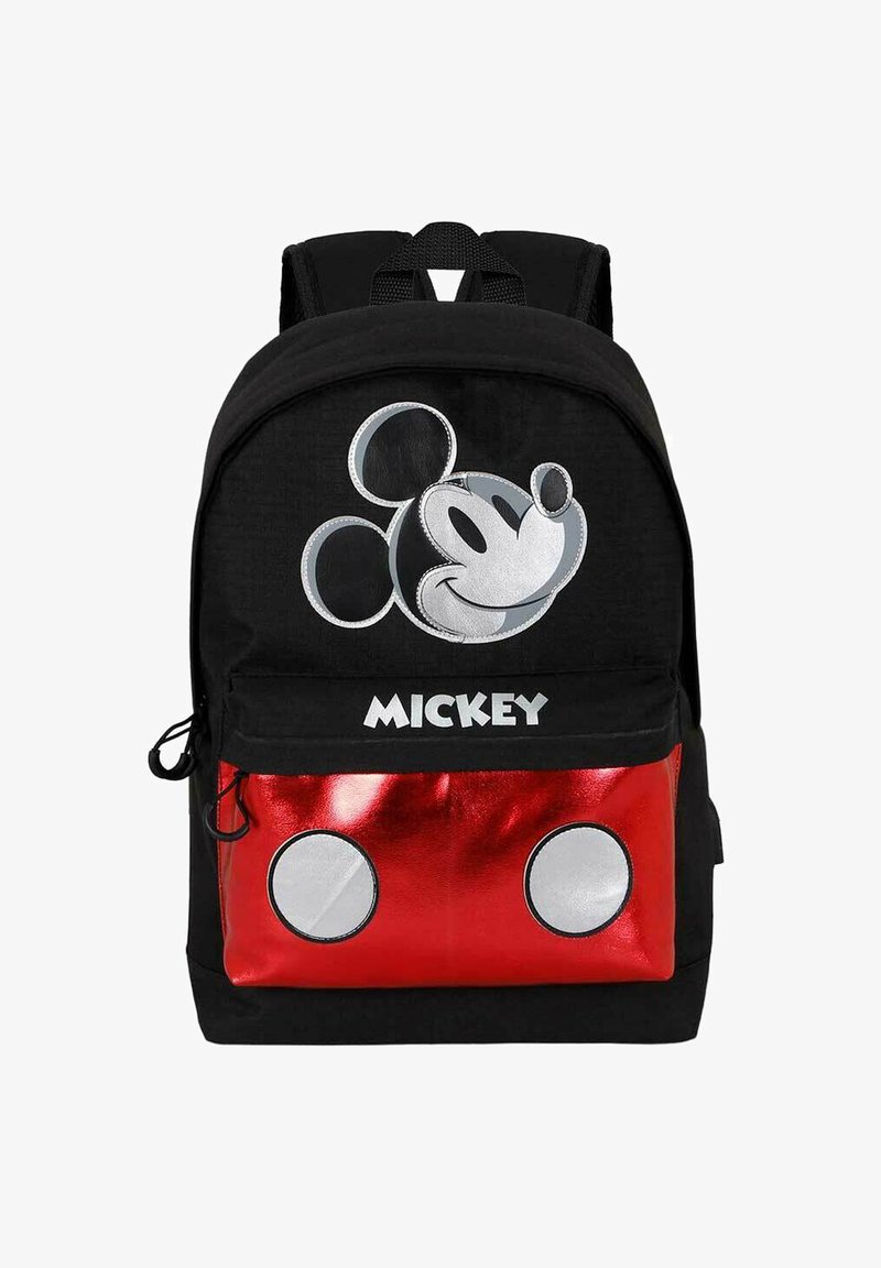 Sort rygsæk med stort Mickey Mouse-ansigt, teksten "MICKEY" og en skinnende rød frontlomme med to store hvide knapper.