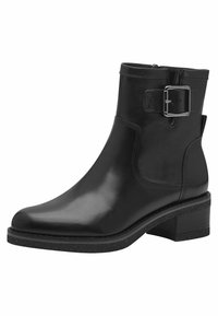 Botín de cuero negro con puntera redondeada, acento de hebilla lateral, panel texturizado y tacón bajo cuadrado. Acabado liso con costuras mínimas.