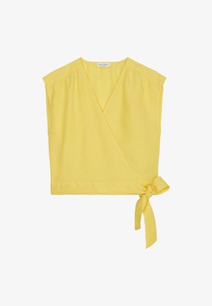Gul, kortærmet wrap-top lavet af letvægtsstof med bånddetalje i taljen og plisserede skulderaccenter.