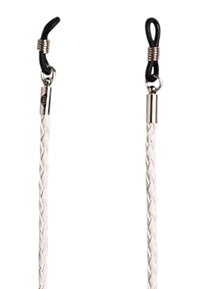 Cordón trenzado blanco con enganches de metal en cada extremo. Los acentos de goma negra cerca de los ganchos proporcionan agarre. Textura suave en toda su extensión.