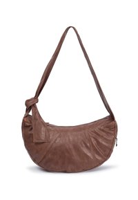 Braune Lederschultertasche mit geschwungenem Shape, Knoten-Detail am Trageriemen und einem Reißverschluss. Texturierte Oberfläche mit gesteppten Akzenten.