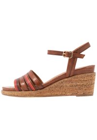 Tamaris Platform sandals - nut
