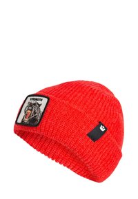 Berretto lavorato a maglia rosso con un motivo testurizzato, una toppa con un'immagine di orso e la scritta "FORZA" e un piccolo tag logo nero.