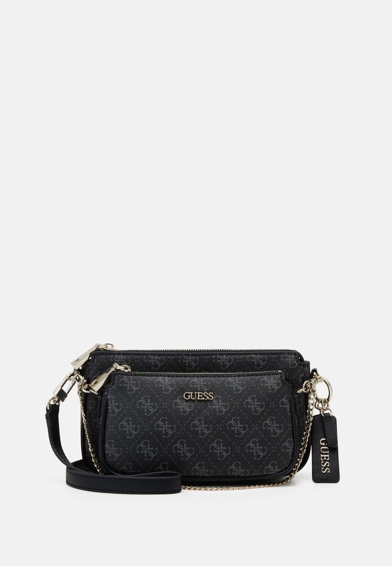 Schwarze Leder-Handtasche mit Monogramm-Muster, goldenen Beschlägen, zwei Reißverschlussfächern und einem abnehmbaren Kettenriemen. Mit Markenlogo-Anhänger.