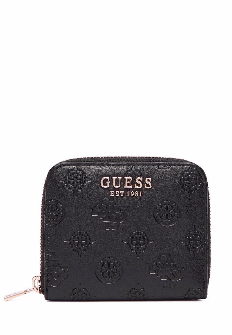 Portafoglio nero texturizzato con motivo in rilievo, dotato di un logo dorato "GUESS EST 1981" nella parte anteriore, chiuso con una zip.