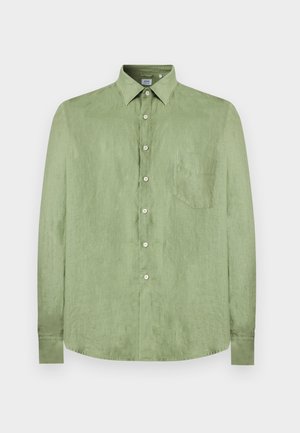 Cămașă din in verde deschis cu mâneci lungi, guler, nasturi albi în față și buzunar la piept pe partea stângă.