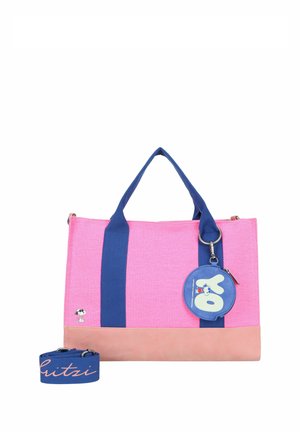 Borsa tote rosa e beige con manici blu, piccolo disegno di Snoopy nell'angolo inferiore, portachiavi rotondo blu con Snoopy e la parola "Yo".