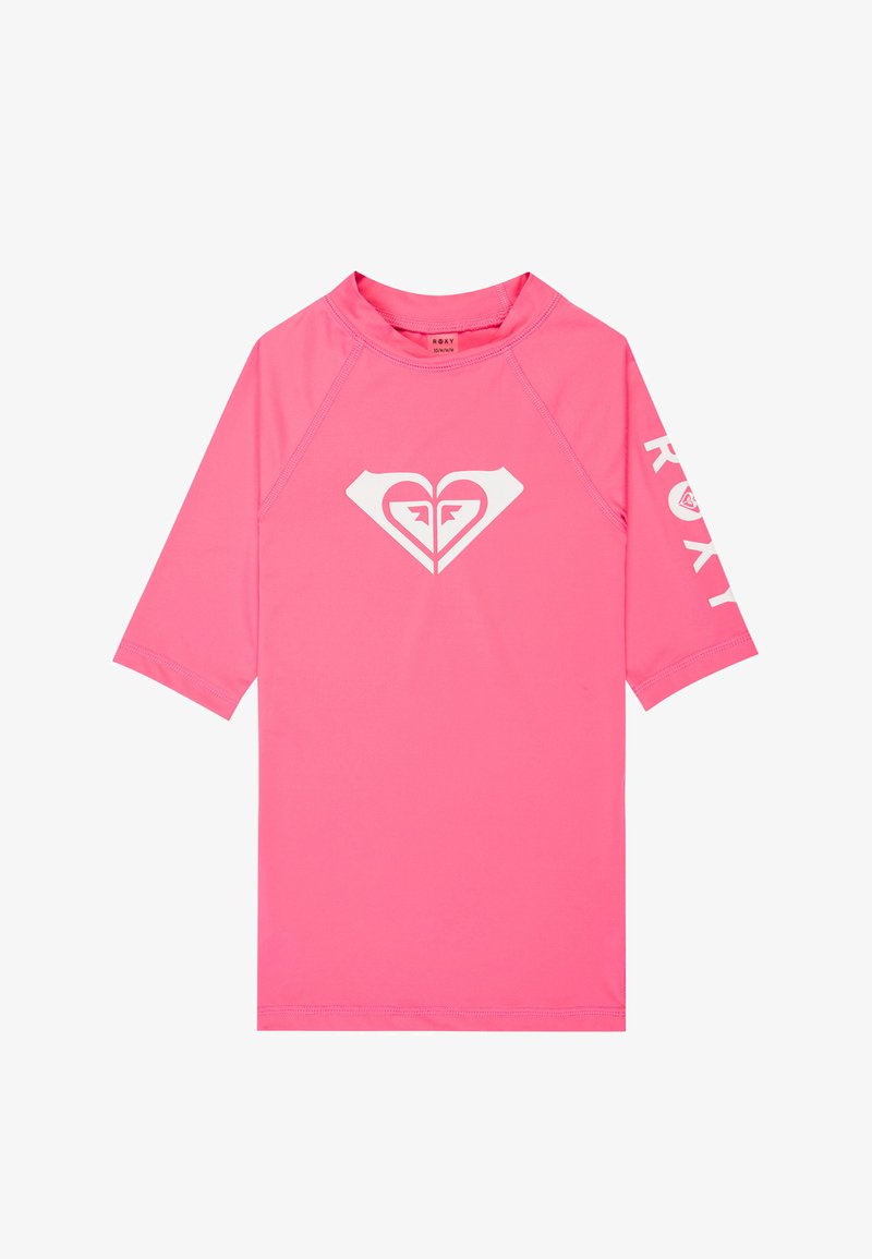T-shirt de protection anti-UV rose à manches courtes avec un logo blanc en forme de cœur sur la poitrine et la marque "ROXY" sur la manche gauche.