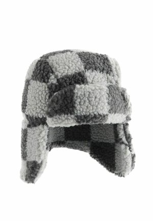 Chapeau de trappeur en tartan gris et blanc en polaire douce, doté de rabats pour les oreilles et d'une visière courbée. L'extérieur texturé offre de la chaleur.