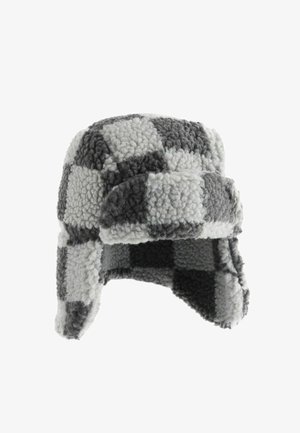 Grijze en witte geruite trapperhoed van zacht fleece, met oorflappen en een gebogen rand. De gestructureerde buitenkant biedt warmte.
