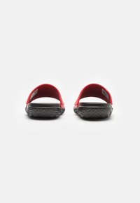 Jordan JUMPMAN SLIDE - Matalakantaiset pistokkaat - university red/black