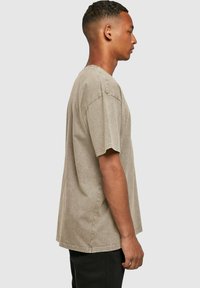 Merchcode FRIDA KAHLO UNIQUE ACID WASHED HEAVY OVERSIZE TEE - T-shirt z nadrukiem